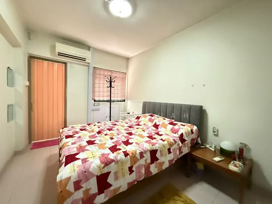 254 SERANGOON CENTRAL DRIVE photo 4