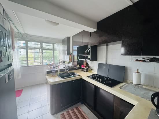 176 BOON LAY DRIVE photo 3