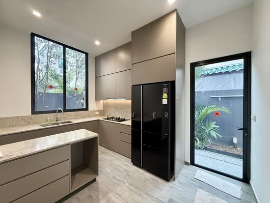 Kovan MRT- 3.5 storey Semi D Award Winning Designer House photo 4