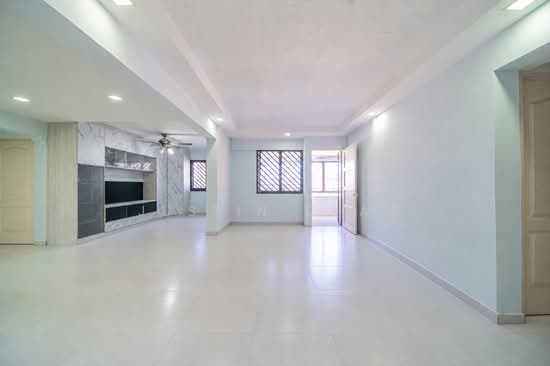 376 CLEMENTI AVENUE 4