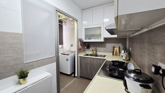 573C WOODLANDS DRIVE 16 photo 6
