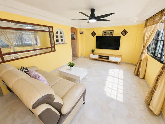 513 BUKIT BATOK STREET 52 image 1 of 5