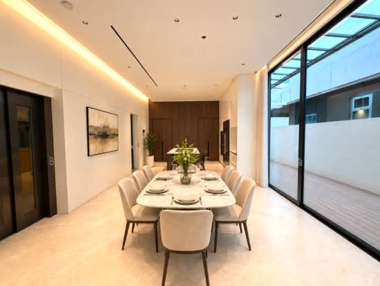 Bukit Timah Enclave ✧ Corner Terrace with Lift ✧ Near MRT & Schools photo 2