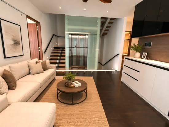 Bukit Timah Enclave ✧ Corner Terrace with Lift ✧ Near MRT & Schools photo 5