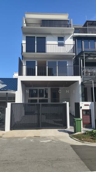 Opera Estate