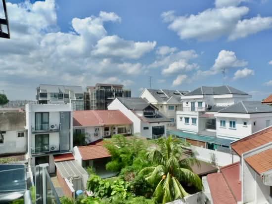 Freehold Beautifully Modern Rebuilt 4 Storeys Corner Terrace with Lift near Kovan Mrt photo 5