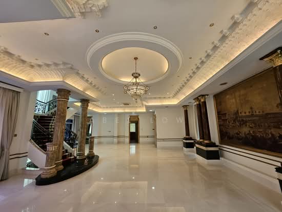 24 SIGLAP AVENUE image 1 of 5