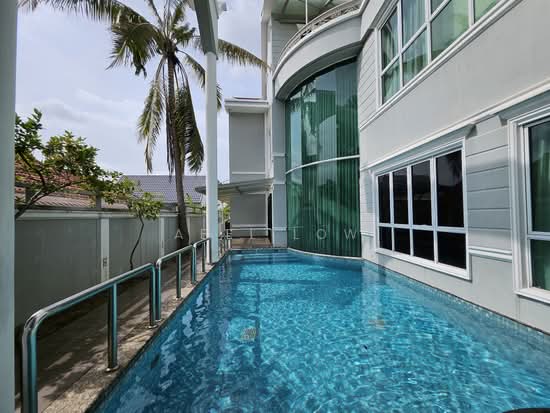 24 SIGLAP AVENUE photo 4