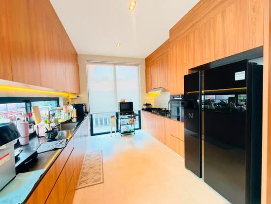 Almost Brand New! Fully Move In Condition 2.5 Storey Semi D with Solar Panel, EV Charger & Pool!
