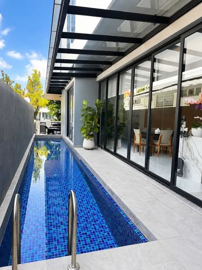 Almost Brand New! Fully Move In Condition 2.5 Storey Semi D with Solar Panel, EV Charger & Pool! photo 6