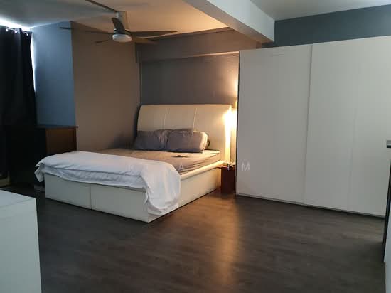 100 WHAMPOA DRIVE image 1 of 8