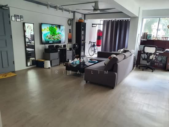 100 WHAMPOA DRIVE photo 3