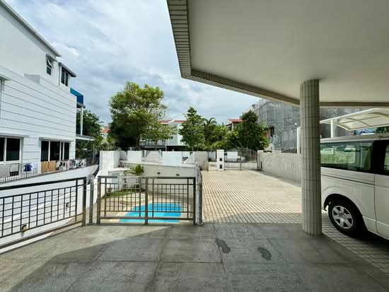 Sennett Avenue photo 3