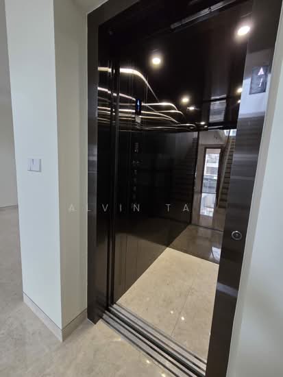 EXCLUSIVE LISTING/TOP READY/BRAND NEW TERRACE! photo 2