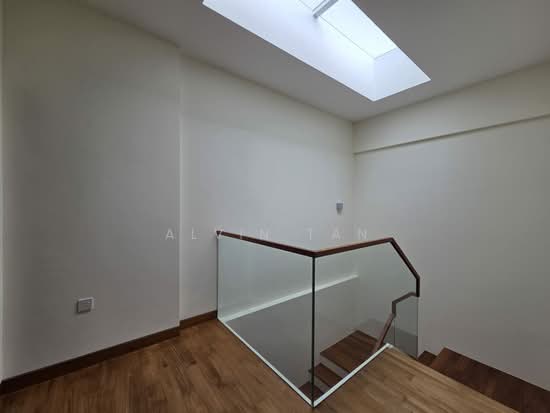 EXCLUSIVE LISTING/TOP READY/BRAND NEW TERRACE! photo 5