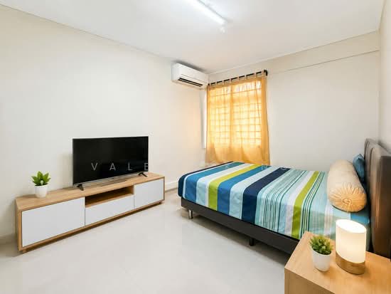 215 BOON LAY PLACE photo 4