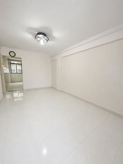 102 COMMONWEALTH CRESCENT photo 2