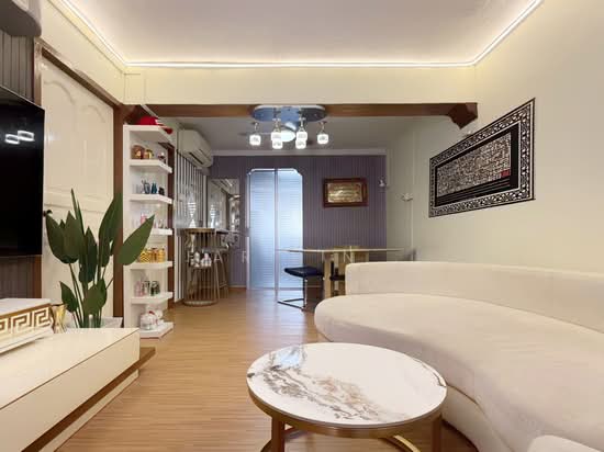 208 BOON LAY PLACE photo 3