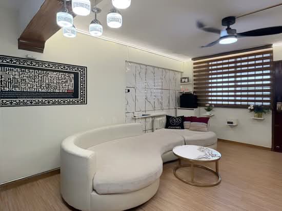 208 BOON LAY PLACE photo 4