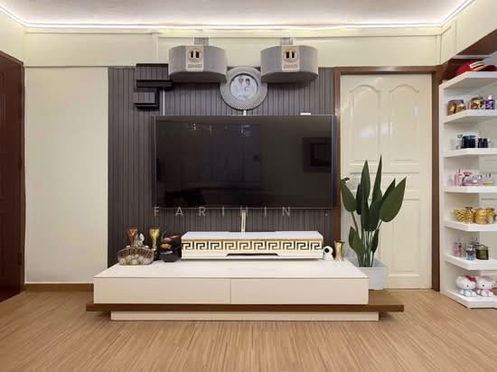208 BOON LAY PLACE photo 5