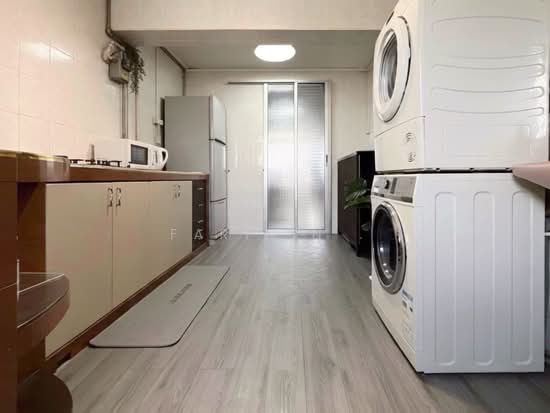 208 BOON LAY PLACE photo 6