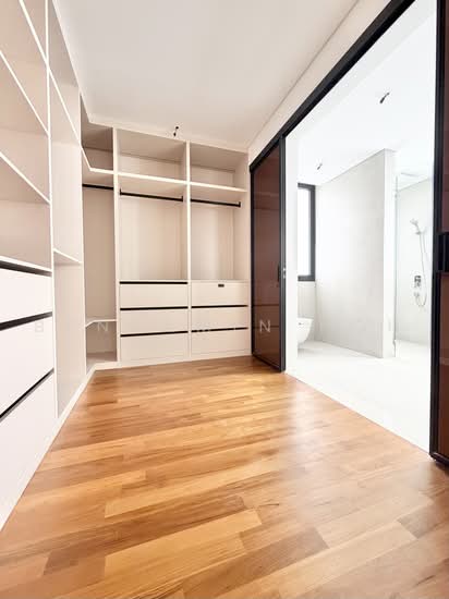 BRAND NEW SEMID, MOVE IN READY!!! photo 6