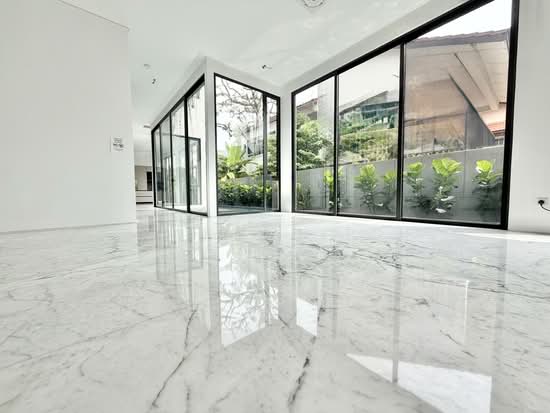 MOVE IN READY, BRAND NEW SEMID WITH LIFT & POOL!!! image 1 of 10
