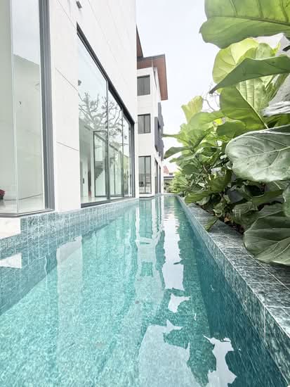 MOVE IN READY, BRAND NEW SEMID WITH LIFT & POOL!!! photo 2