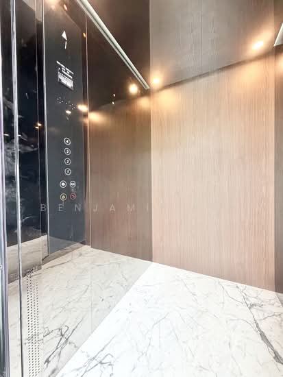 MOVE IN READY, BRAND NEW SEMID WITH LIFT & POOL!!! photo 5