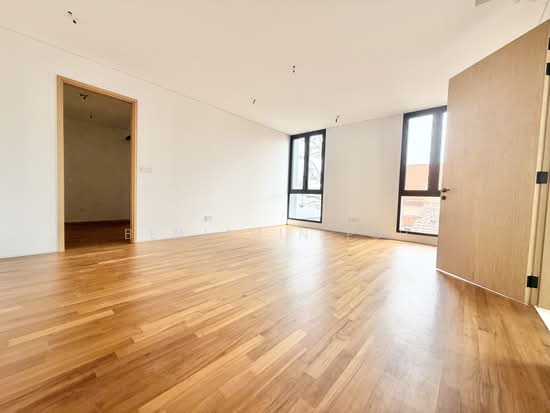 MOVE IN READY, BRAND NEW SEMID WITH LIFT & POOL!!! photo 6