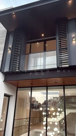 Brand New 3 Stories Intermediate Terrace with an Attic and Lift