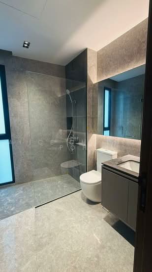 Brand New 3 Stories Intermediate Terrace with an Attic and Lift photo 3