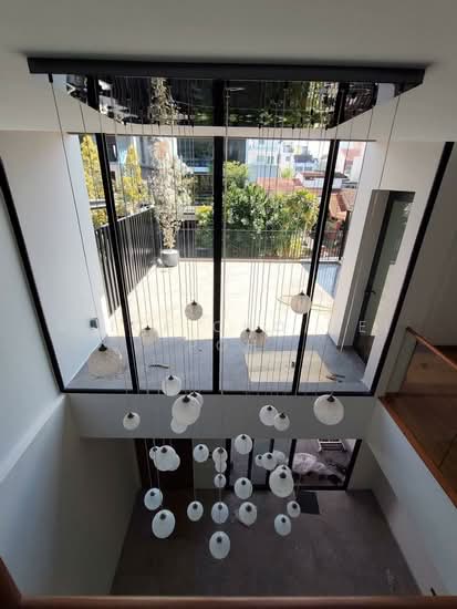 Brand New 3 Stories Intermediate Terrace with an Attic and Lift photo 4