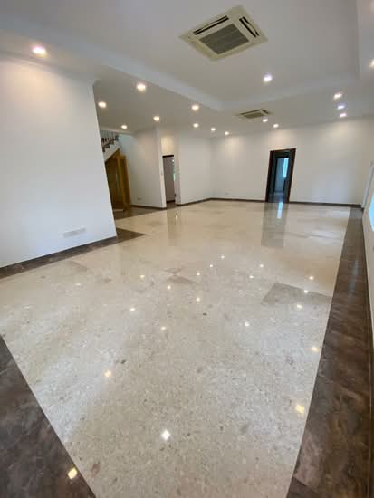 Merryn Road image 1 of 10