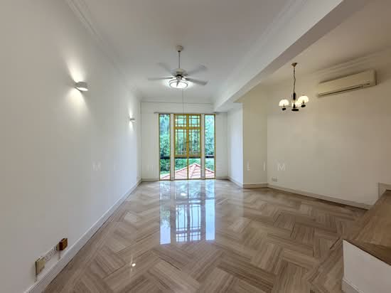 ORANGE REGENCY photo 3