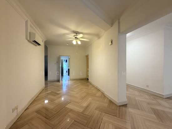 ORANGE REGENCY photo 4