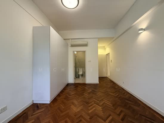 ORANGE REGENCY photo 5