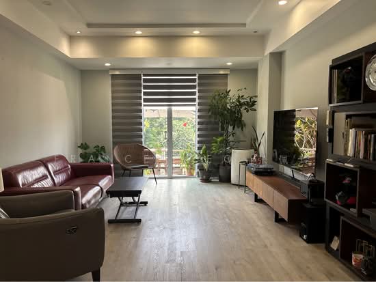 LE HILL CONDOMINIUM image 1 of 10