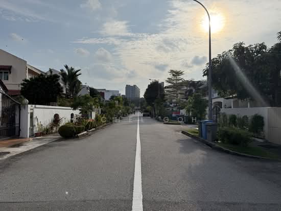 C.H.E.A.P Freehold Corner Terrace near Kovan MRT image 1 of 3