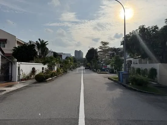 C.H.E.A.P Freehold Corner Terrace near Kovan MRT image 1 of 3