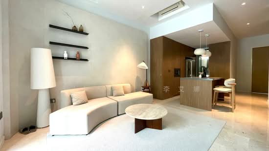 Landed Living with Full Condo Facilities photo 2