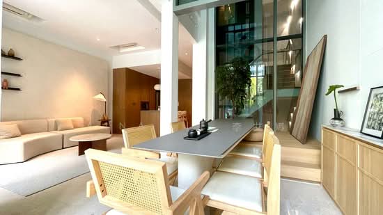 Landed Living with Full Condo Facilities photo 4