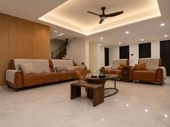 7 Bedroom Well maintained Reconstructed Semi D photo 3