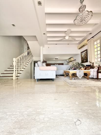 2STY HOME WITH AN UNBLOCKED VIEW IN THOMSON!! image 1 of 5