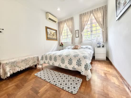 2STY HOME WITH AN UNBLOCKED VIEW IN THOMSON!! photo 3