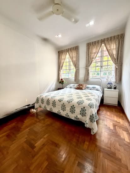 ***NEW!!! SOUTH FACING 2.5 STY THOMSON SEMI-D !!!! photo 4