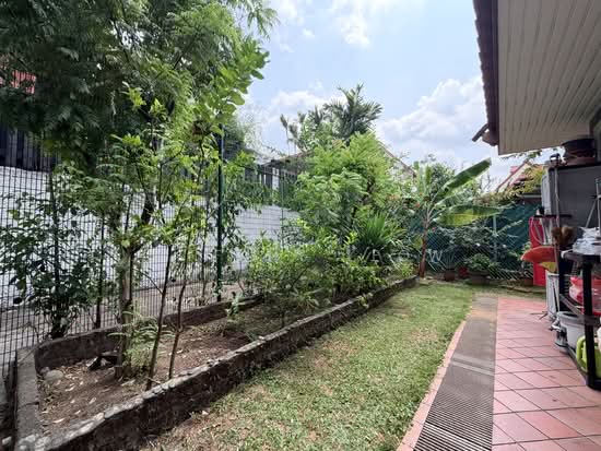 ***NEW!!! SOUTH FACING 2.5 STY THOMSON SEMI-D !!!! photo 5