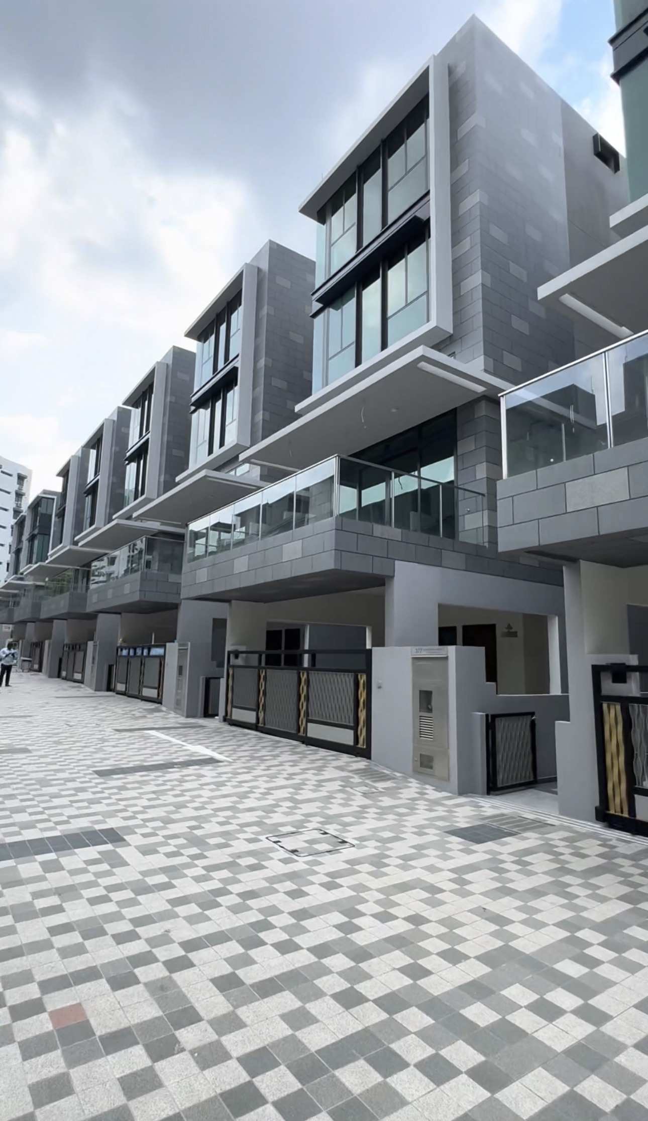 BELGRAVIA ACE image 1 of 8