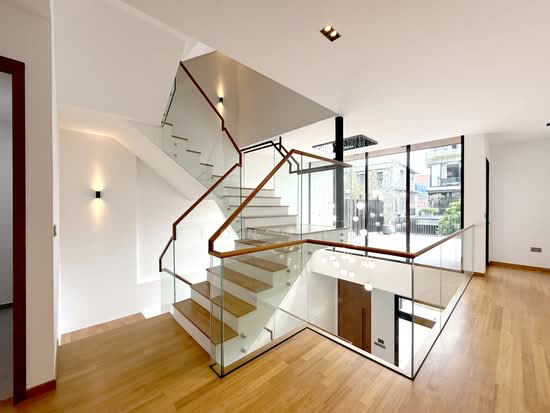 Brand New Freehold Terrace with Lift photo 2