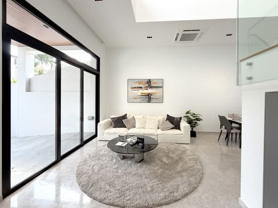 Brand New Freehold Terrace with Lift photo 4